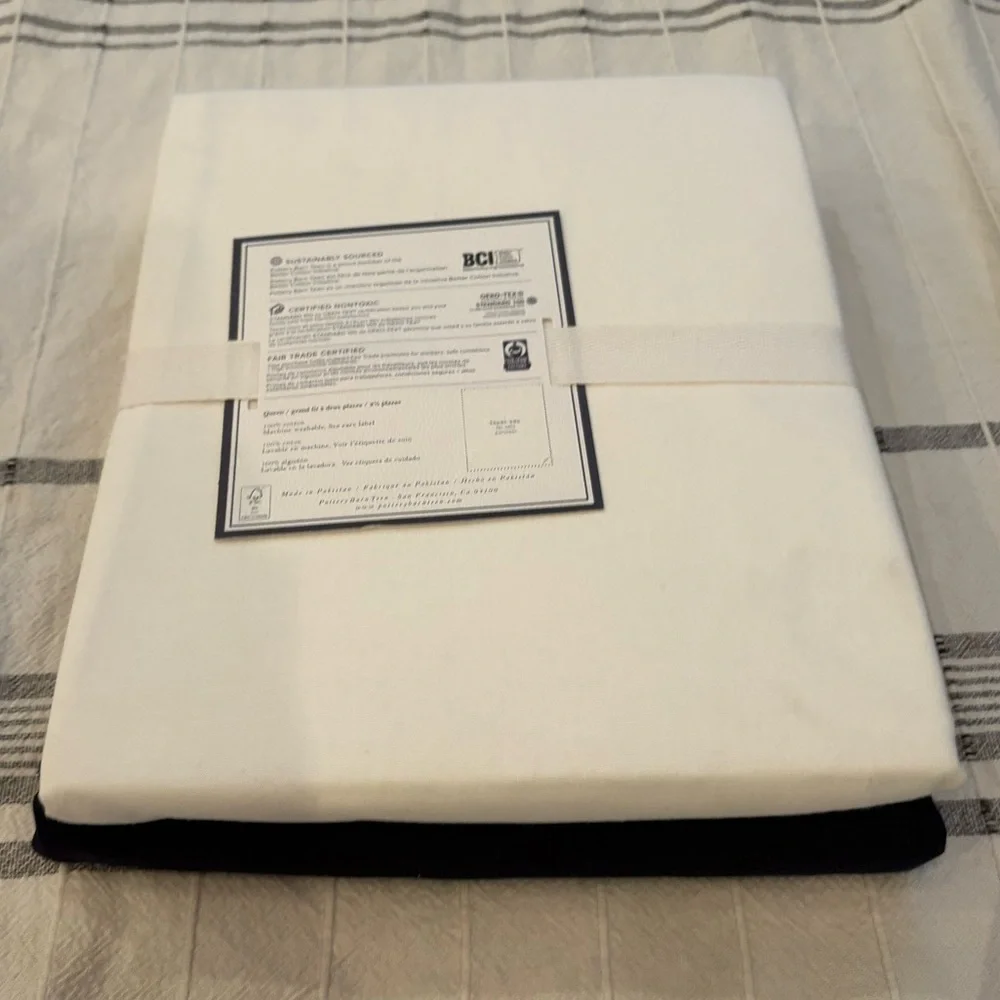 Pottery Barn Dorm Classic‎ Cotton Bed Skirt, Queen White And Navy Blue